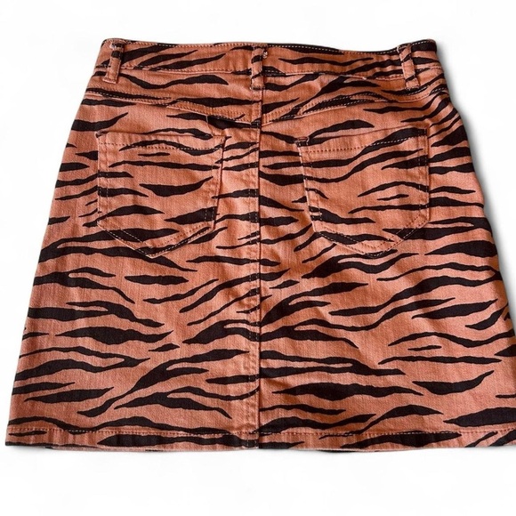 Gianni Bini Girls Orange Tiger-Print Denim Mini Skirt | Size 10 - Picture 5 of 6